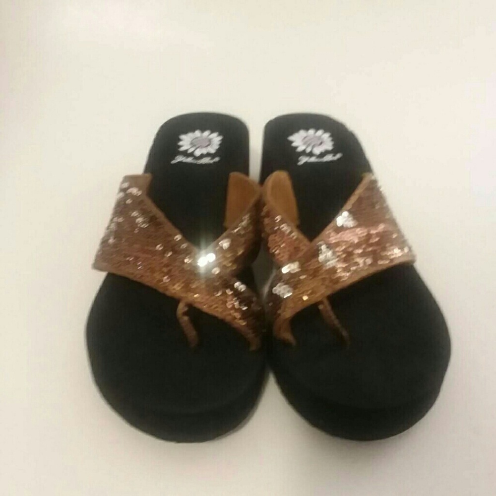 Yellow Box Women's Slides Sandals Black Copper